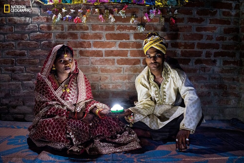 Illustration for article titled Five Striking Images Show How Solar Lanterns Are Transforming Life off the Grid